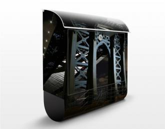 Poštová schránka Manhattanský most v noci