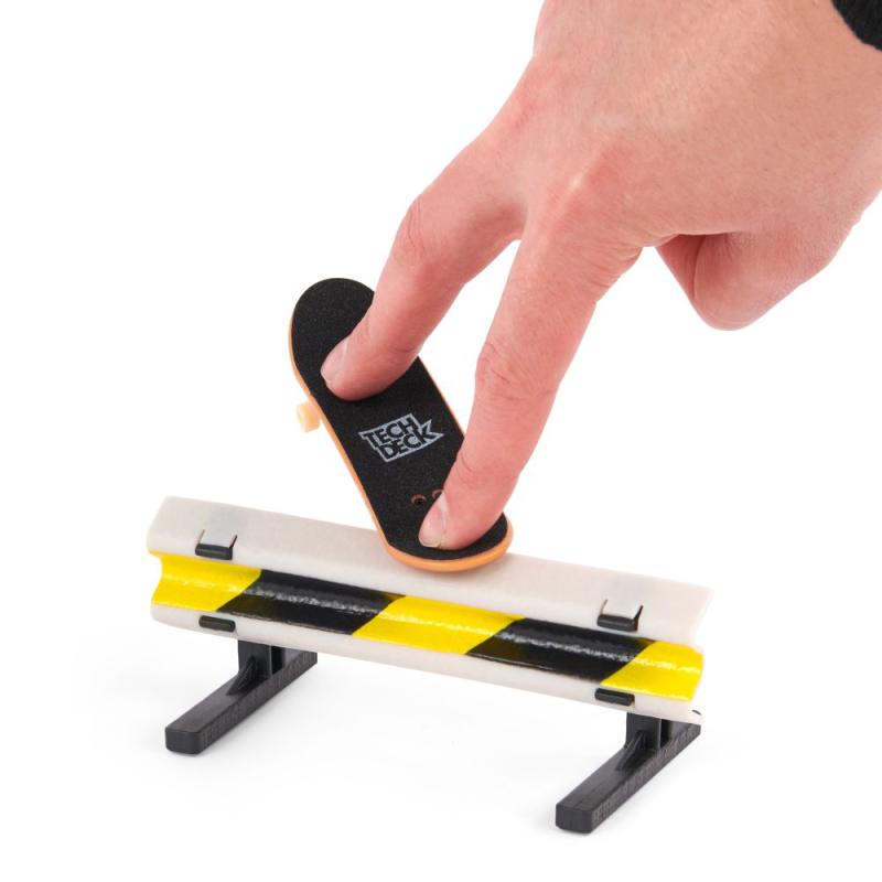 TECH DECK FINGERBOARD DVOJBALENIE S PREKÁŽKOU