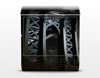Poštová schránka Manhattanský most v noci